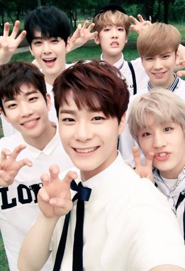 Astro Group Photo | Shared Folder | Astro☄ Amino